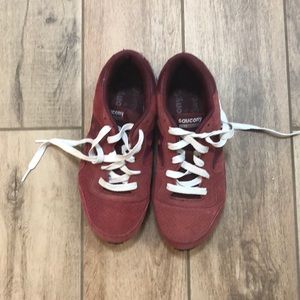 Burgundy women’s saucony size 7.5
